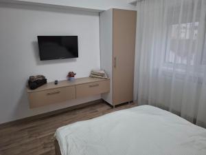 Targu Jiu Central Apartment - Free Parking & Self Check-In