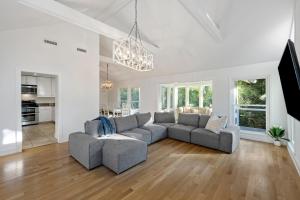 LV19: 19 Lake Village