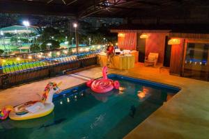 Alojamiento en Medellín con piscina privado, disponible Bad Bunny - PH8