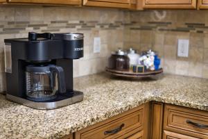 Luxury Townhouse Minutes from Beach and Downtown