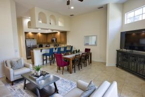 Luxury Townhouse Minutes from Beach and Downtown