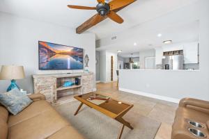 3BR Cocoa Beach Oasis w Tiki Hut & Kayaks Walk to Beach