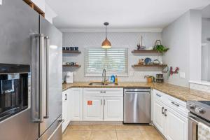 3BR Cocoa Beach Oasis w Tiki Hut & Kayaks Walk to Beach