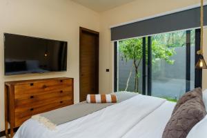 New! Gorgeous Tulum luxury villa with 2 pools