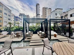 Apartamento 3 dormitórios quadra da praia