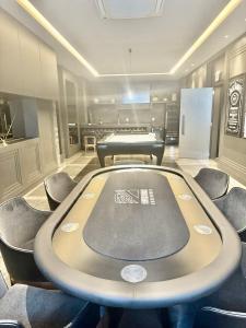 Apartamento 3 dormitórios quadra da praia