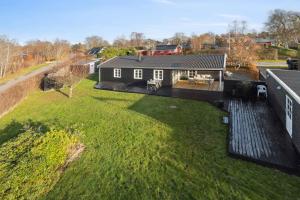 Classic Holiday Home Near Beach And Nature