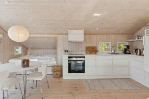 Quiet Cottage Near Nature, Water And Views