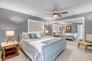 Sea Haven - Oceanfront home w pvt beach & deck