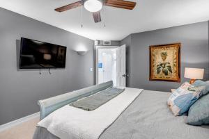 Sea Haven - Oceanfront home w pvt beach & deck