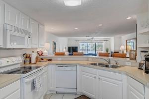 Shore Line Views - Beachfront 2BR Escape w Balcony