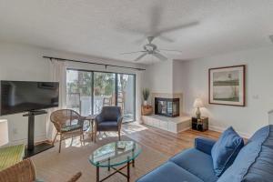 Shore Line Views - Beachfront 2BR Escape w Balcony