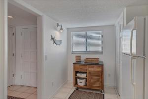 Shore Line Views - Beachfront 2BR Escape w Balcony