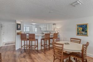 Shore Line Views - Beachfront 2BR Escape w Balcony