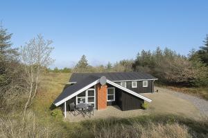 Elegant Home With Views Of Protected Landscape