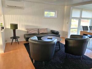 Elegant Home With Views Of Protected Landscape