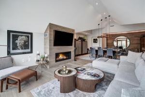 Vail Village Private 4 BR Residence w Full Kitchen