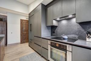 Vail Village Private 4 BR Residence w Full Kitchen