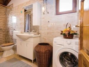 Holiday House imun - Three bedroom Holiday house with pool