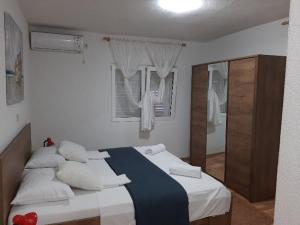 Apartment Pascal - One Bedroom Apartment with Terrace and Sea View