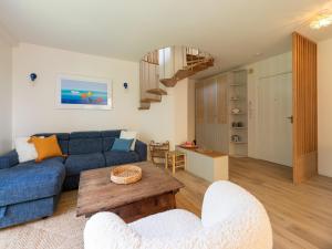 Sea-View Duplex for Family