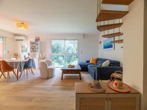 Sea-View Duplex for Family