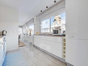 Exceptional 3BDR 6P apt - View of the Eiffel Tower