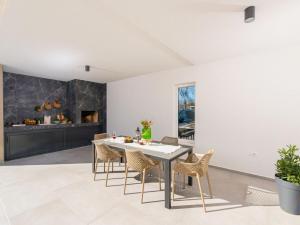 Villa in minj with swimming pool