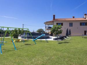 Luxurious apartment with pool