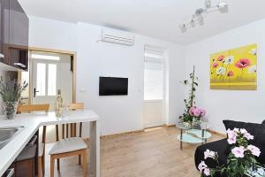 Apartments by the sea Poljana, Ugljan - 24970