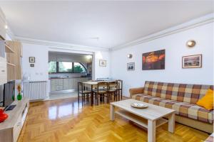 Apartments with parking space Stinjan, Pula - 7368