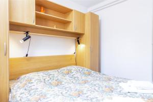 Apartments with parking space Stinjan, Pula - 7368