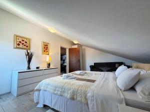 Apartments with parking space Silo, Krk - 24997