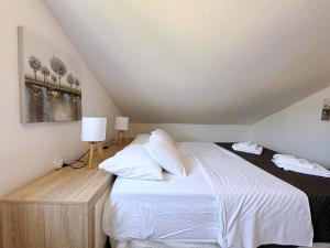 Apartments with parking space Silo, Krk - 24997