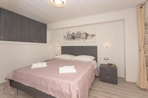 Family friendly house with a swimming pool Vrpolje, Sibenik - 25004