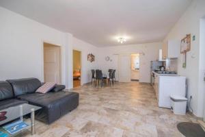 Apartments with parking space Bonic, Losinj - 23056