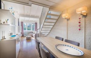 Beautiful Apartment In Schiermonnikoog