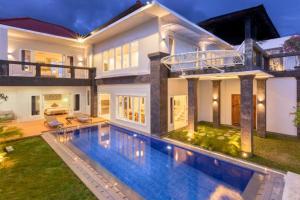 Clarisha Extraordinary 5 BR Private Pool Villa ZN407