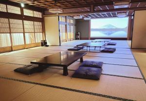 鈴籠城 城の間 ダブルベッド2台 二段ベッド1台