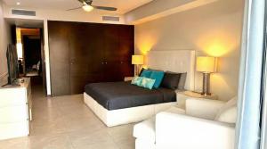 Peninsula Tower 4 bedrooms beachfront sea view