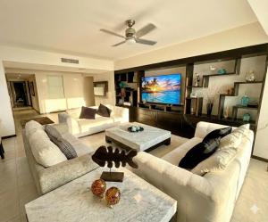 Peninsula Tower 4 bedrooms beachfront sea view