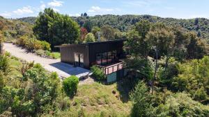 Golden Bay Heights - Luxury Accommodation