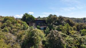 Golden Bay Heights - Luxury Accommodation