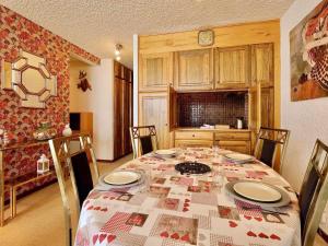 Courchevel 1850 : 2 pièces cosy avec accès pistes et parking - FR-1-575-248