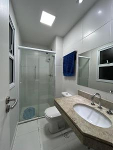 Apto novo, 2 quartos, quadra praia em Santos.