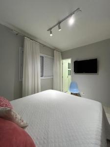 Apto novo, 2 quartos, quadra praia em Santos.