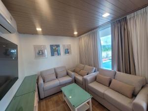 The wide pool villa trat