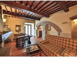 Attractive apartment in typical Tuscan style