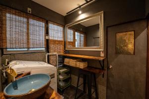 Private House 4K Cinema & Wide King Bed - Nagomi Art Osaka -