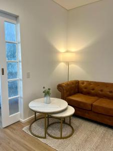 Apartment with kitchen and balcony - stroll to river & shopping mall